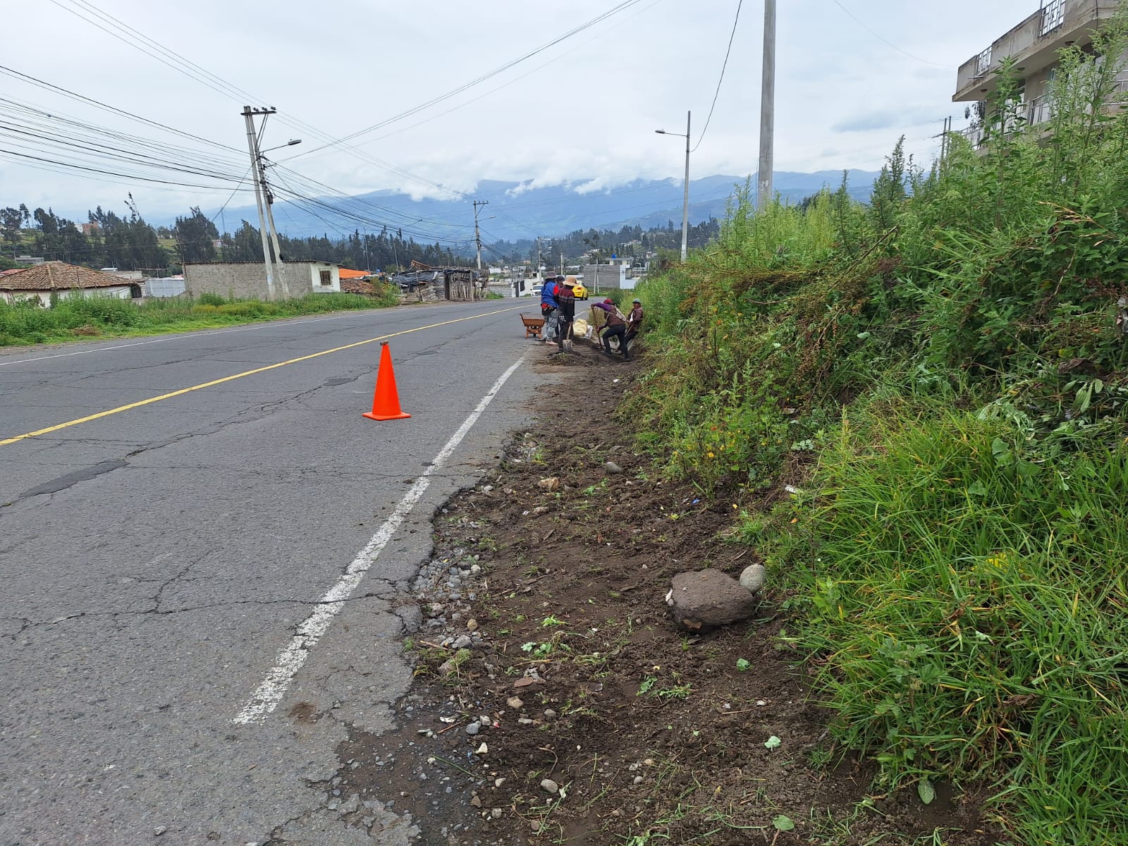 GADP PICAIHUA REALIZA MANTENIMIENTO RUTINARIO DE VÍAS Y CUNETAS